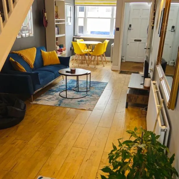 Whole House with a private garden and terrace, central Brighton, hotel in Brighton & Hove