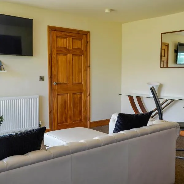 Seaviews And Hot Tub At The Fairways - Uk39821, hotel in Portpatrick