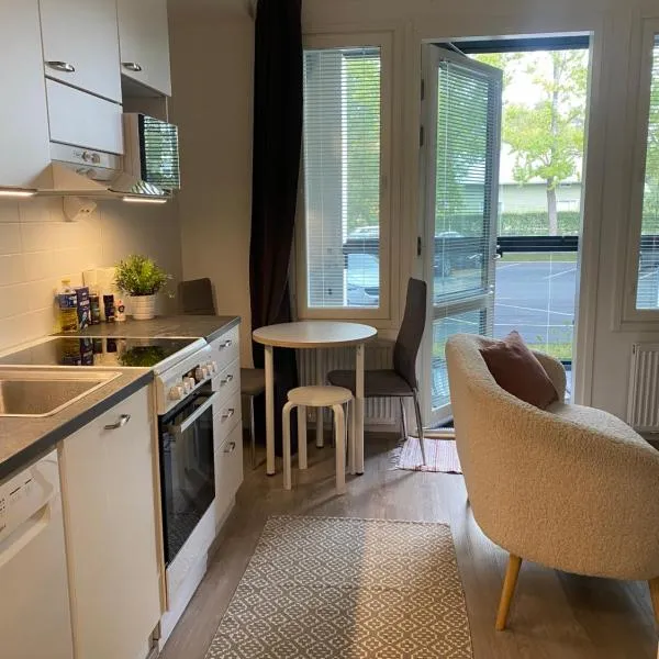 Moderni yksiö, omalla autopaikalla, hotel in Joensuu