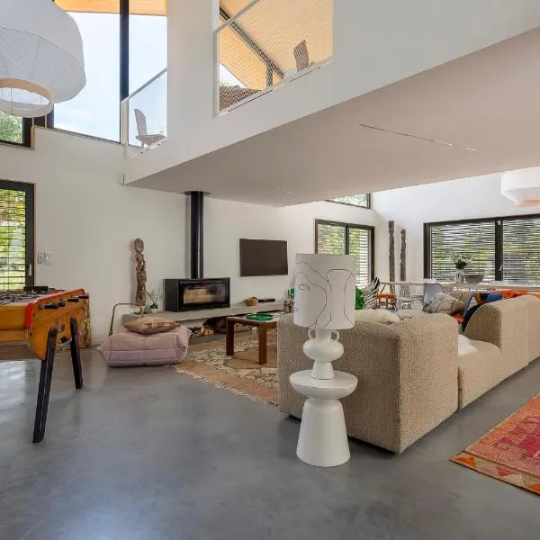 Maison l écrin d Ecully Feu de Bois & Silence Inspirant a 2 pas de Lyon, отель в городе Экюли