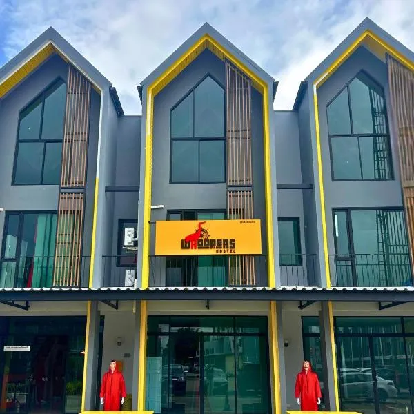 Whoopers Hostel Ao Nang - By The Beach、Ban Khlong Haengのホテル
