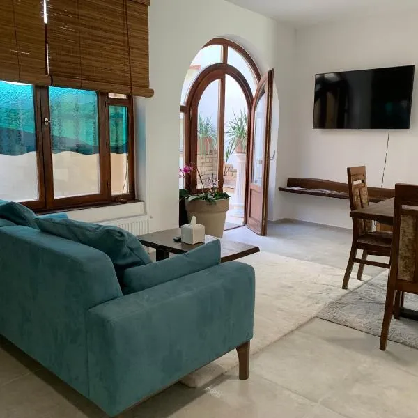 Near Everything Apartment, hotel in Győr