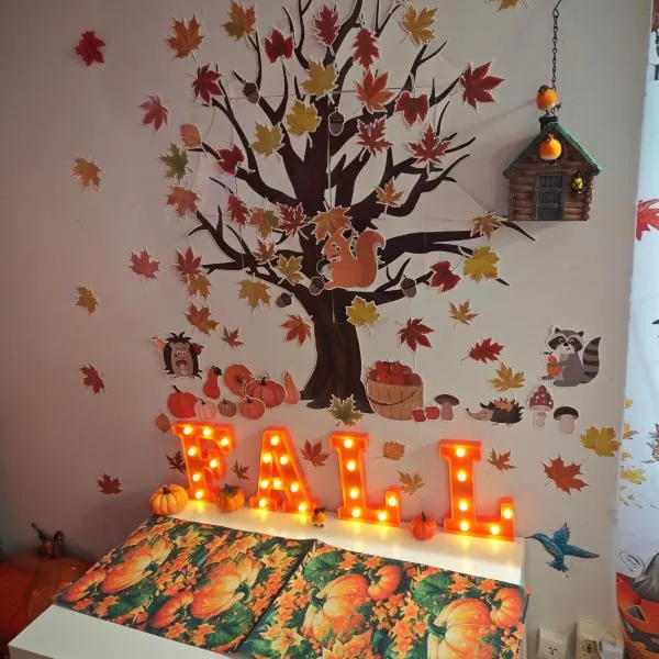 Relax & Recharge - a Unique Suite with a Touch of Luxury - Hot Tub and Sauna Inspired Decor #NOT A REAL SAUNA# Easy City Access - direct train 15 min to city, ξενοδοχείο στο Ελσίνκι