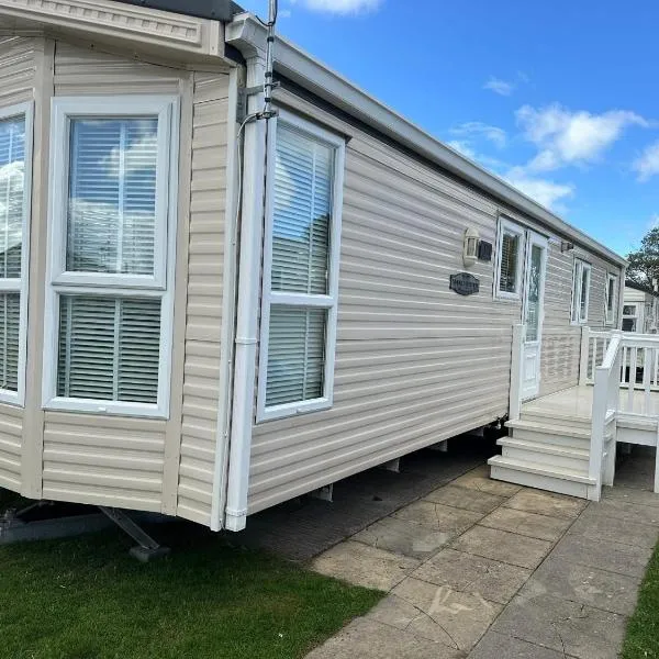 marine getaways caravan hire winchester, hotel di Rhyl