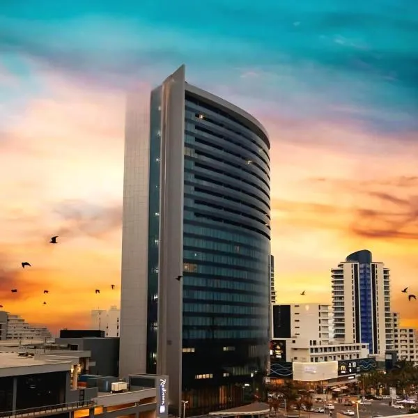 Umhlanga Luxury Promenade Suite at Oceans Apartments in Radisson Blu building tower, Durban, hotel in Durban