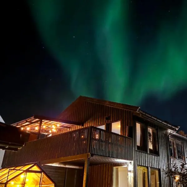 Apartment in Tromsø, located between the Arctic Cathedral and The Cable Car，位于特罗姆瑟的酒店