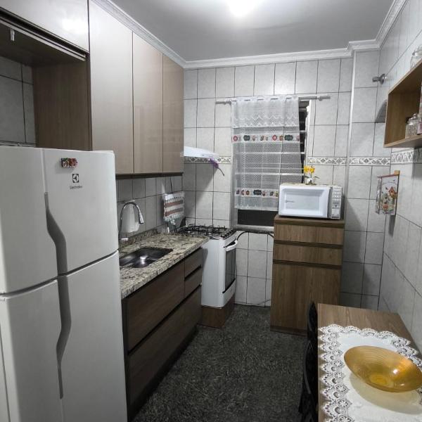 Apto aconchegante com 2 quartos, a 40mt da praia em frente a feirinha da Guilhermina - Foto 4