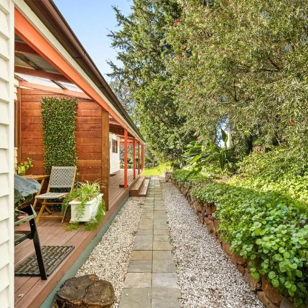 Central Tilba Overnight Retreat ! King Bed, Ensuite, Pet-Friendly, hotel en Central Tilba