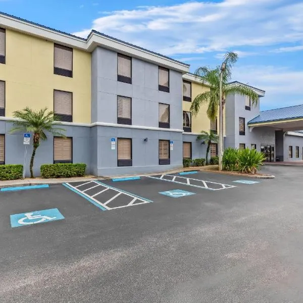Days Inn & Suites by Wyndham Lakeland, hotel u gradu 'Lakeland'