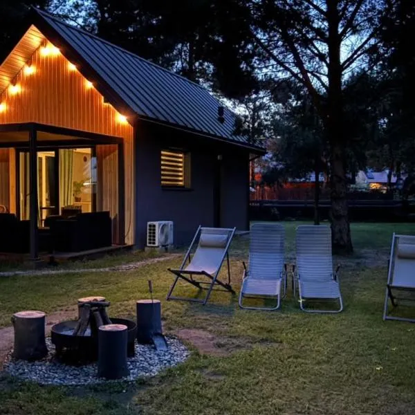 Osada pod Gwiazdami & SPA - DELUXE blisko jezioro, ogrodzony, ognisko, taras, dodatkowa sypialnia, hotel in Łasko