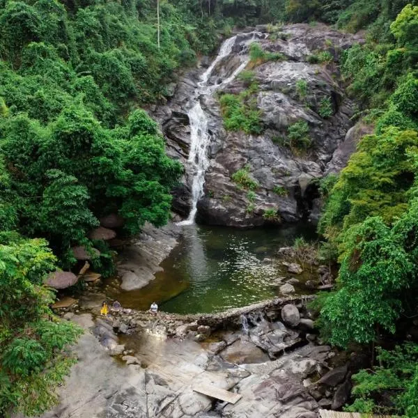 YesHue Eco Waterfall Retreat, hotel v destinaci Hue