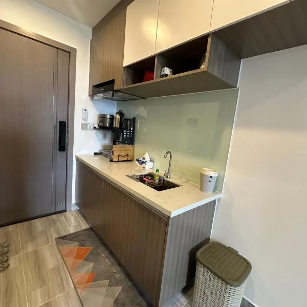 East & Land 1228A — None, Phnom Penh