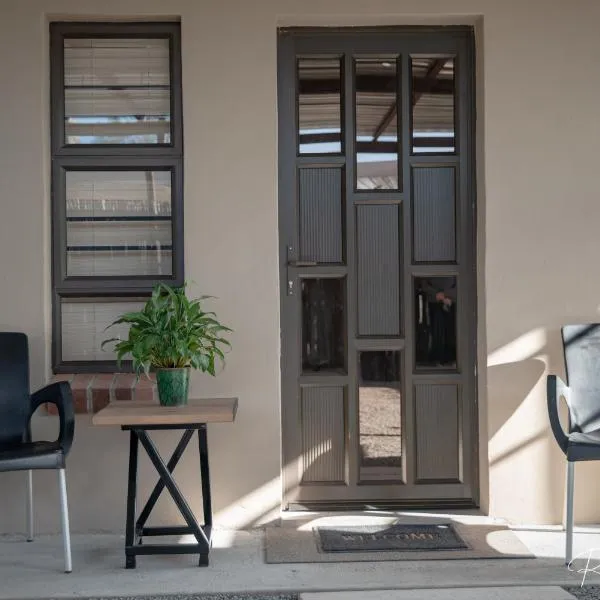 Karoo Stop Guesthouse، فندق في De Aar