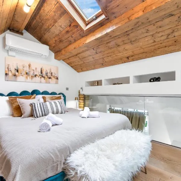 Elegant Mews Retreat by Harrods, Hotel in London