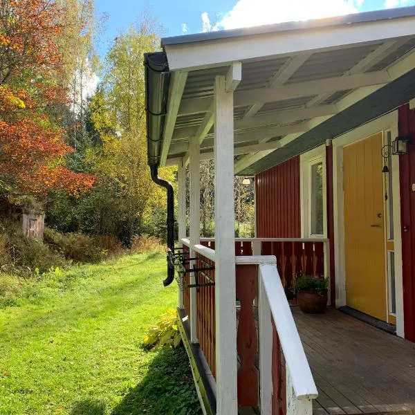 Lysviks guesthouse met ruime tuin en extra service, hotel sa Lysvik