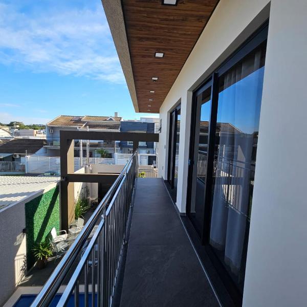 Espaço com piscina
