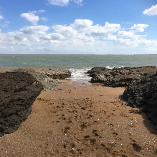 Pornic1 flat near beach garden golf Pool 1 bedroom, hotel en Pornic