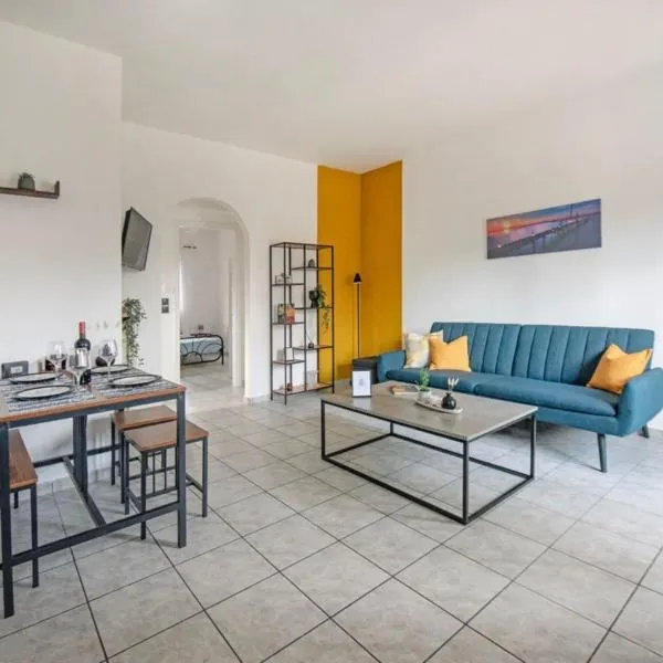 Ionian Luxury Apartments, hotel in Perama