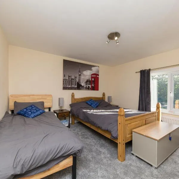 Rocester Rest close to Alton Towers & JCB, Netflix, hotel in Rocester