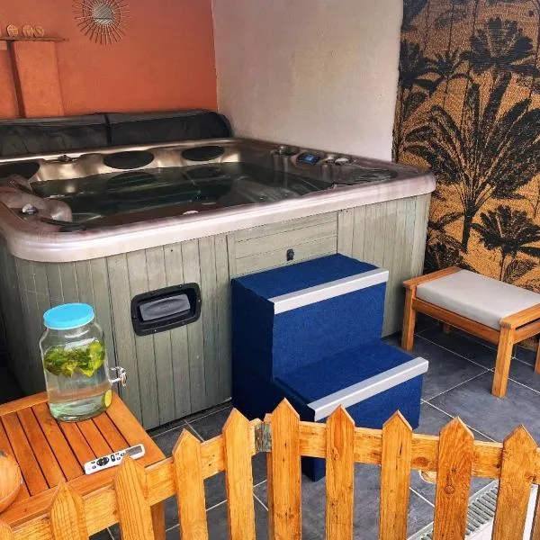Chambre et Spa Sud Doré avec Piscine en saison, hotel di Paulhan