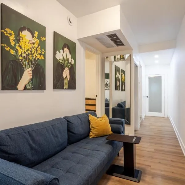 Spacious 3BR in the heart of Village, hotel v Montrealu