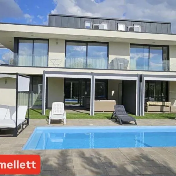 Luxury Apartments in Balatonalmádi I Almádi Lux Apartman IV - Velvet Oak, ξενοδοχείο σε Balatonalmádi