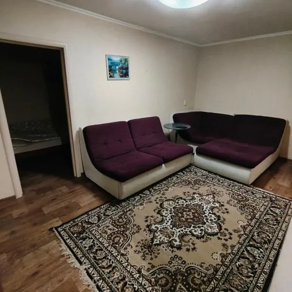 Затишна 2-кімнатна квартира для спокійного сімейного відпочинку, hotel v destinaci Mikolajiv