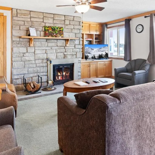 ML246 Spacious Condo Mtn & Lake views fireplace，位于斯诺肖的酒店