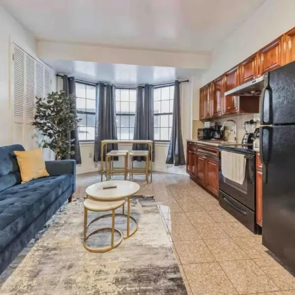 Across from Convention Center 4F - Sleeps 6 - 4F