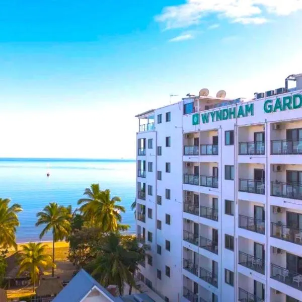 Wyndham Garden Wailoaloa Beach Fiji, hotel in Nadi