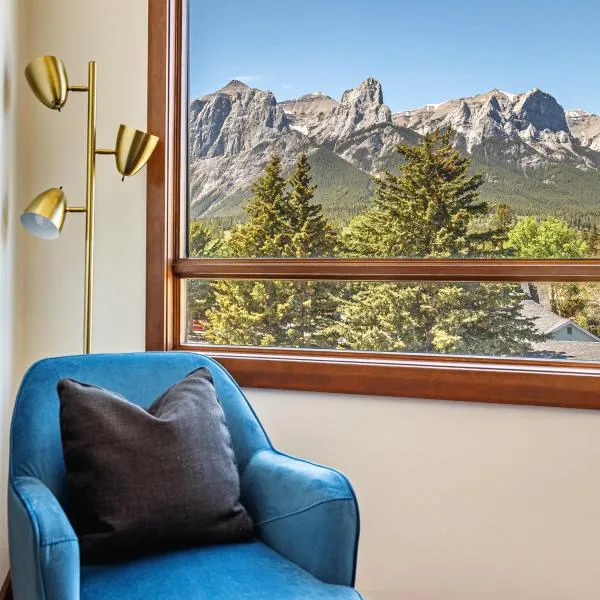 The Lookout Stylish Escape with Mountain Views, khách sạn ở Canmore