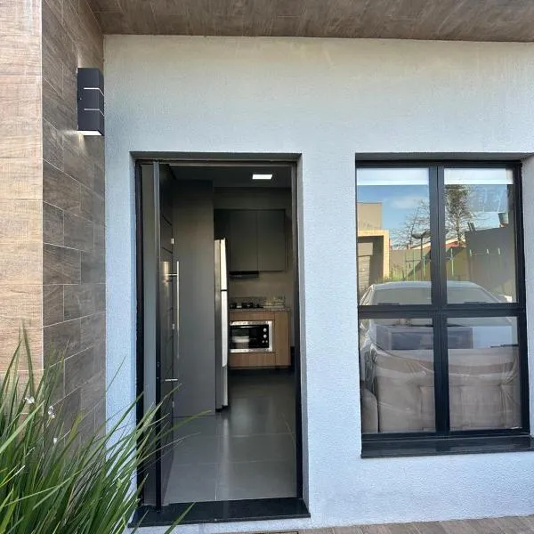 Loft Noruega 32 AC Garagem Privativa, hotel in Jaguarão
