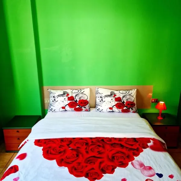 BERNINA STATION CENTRE APARTMENT 4 - Tirano, hotel in Tirano