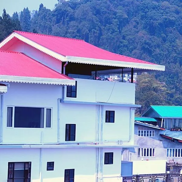 Staynest Continetal With parking Near Mg Marg, hotel in Gangtok