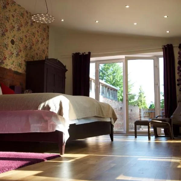 Altribute Studio w Sauna Secure Parking wifi 90mbs, hotel in Liepāja