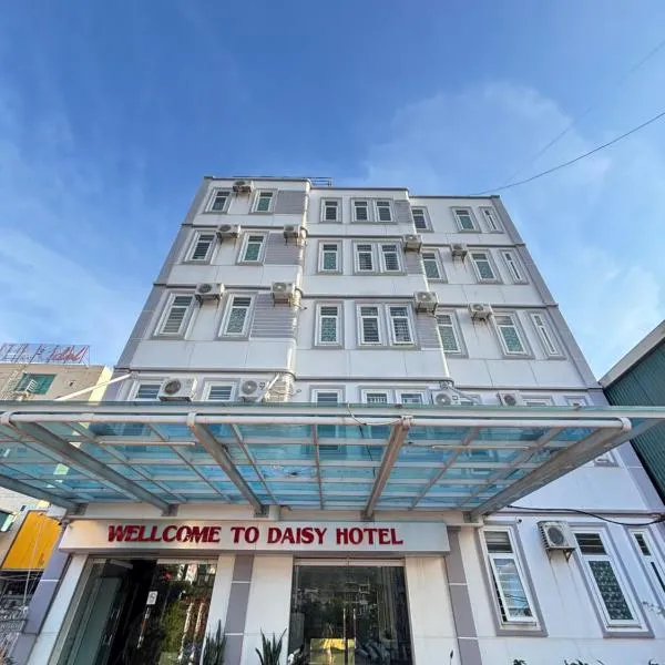 Daisy Apartment & Hotel Cẩm Phả, ξενοδοχείο σε Hòn Một