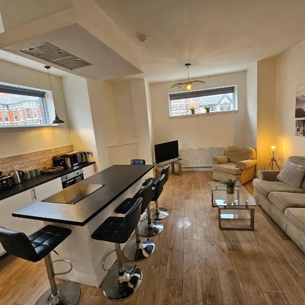 Kings Central 3 Bedroom, free parking & Wifi, hotel in Southport