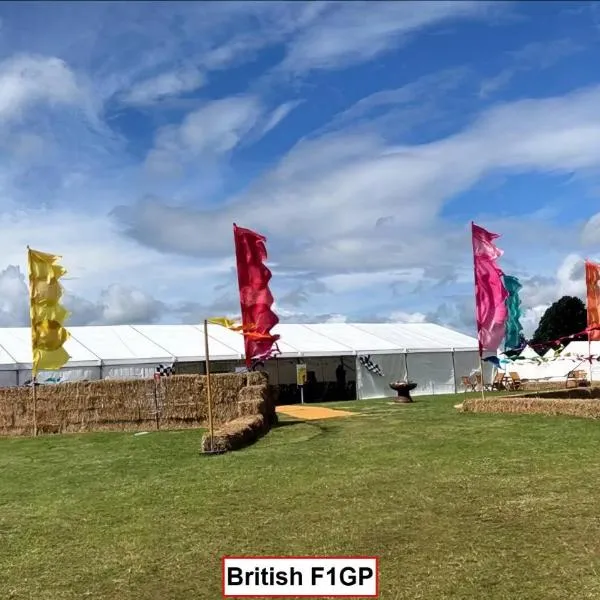Silverstone Glamping and Pre-Pitched Camping with intentsGP、シルバーストーンのホテル