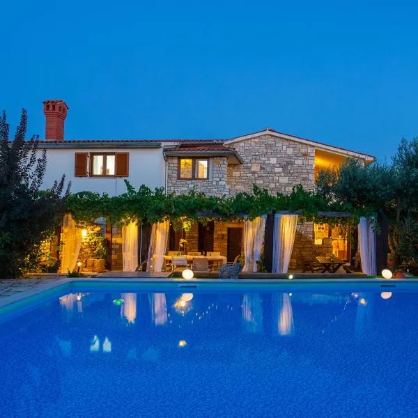 Residence Tomani with XXL pool, viešbutis mieste Bale