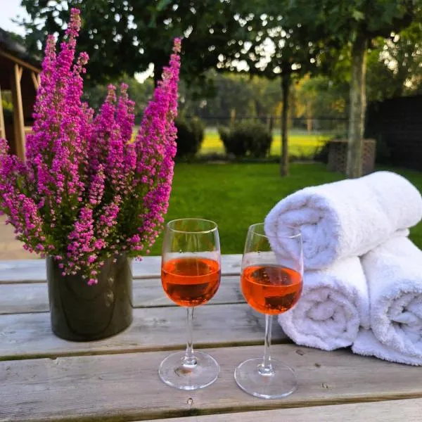 "Huisje op de Veluwe" met privé Jacuzzi en Bar!, hotel v destinaci Ermelo