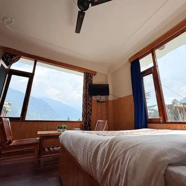 Hotel Moon Blaze " Near Mall Road " Bonfire ! Open Terrace ! Personal Parking, khách sạn ở Manāli