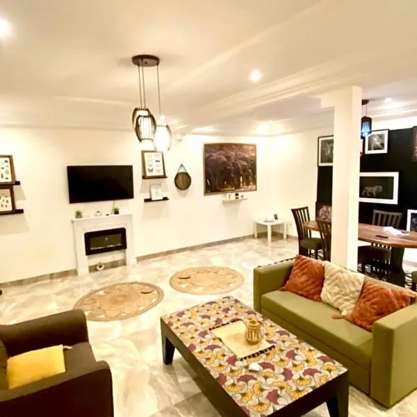 Belle maison familiale spacieuse à Dakar Sénégal HOME TERANGA, hotel v destinaci Dakar