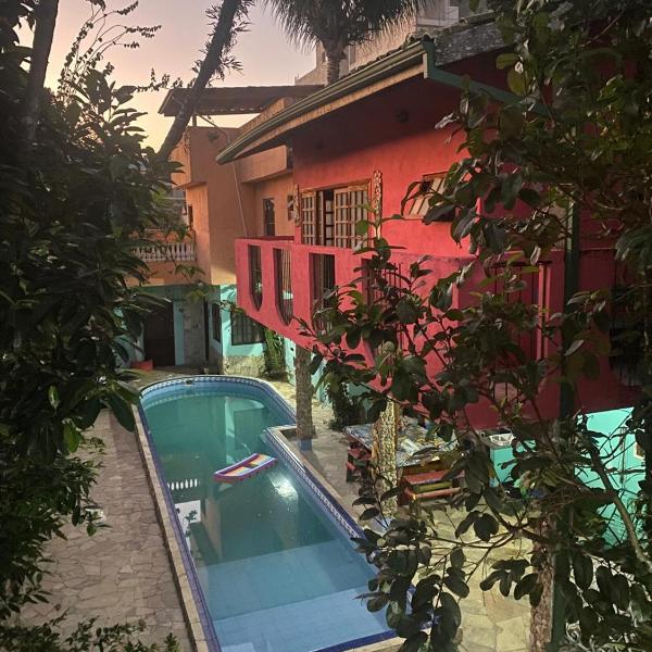 Aluga se 2 Suites, com Piscina e espaço Gourmet, casa compartilhada com outras suítes e outros hóspedes