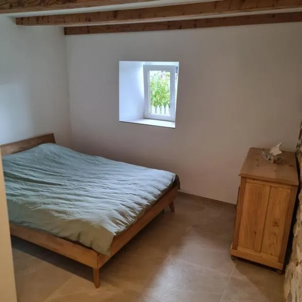 Au petit nid，位于Vilars的酒店