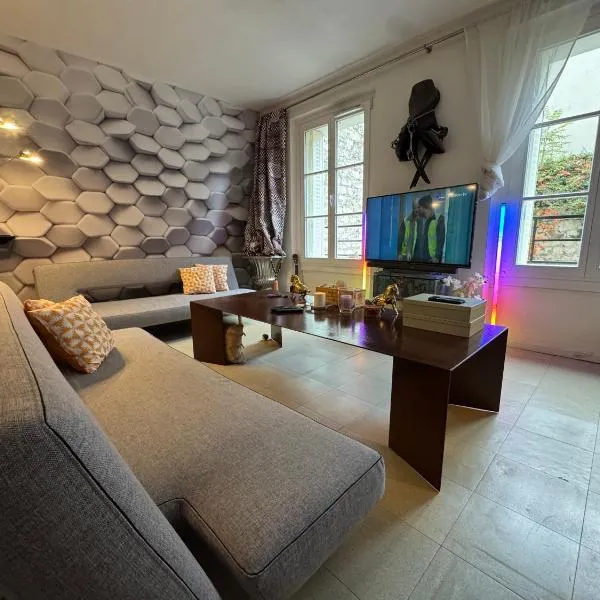 Shared Appart for 4 male traveler under 30s, hotel a París
