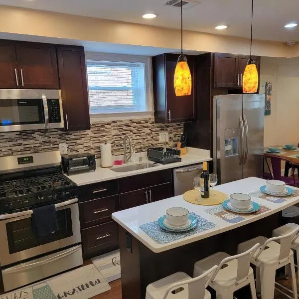 Luxurious DC Townhome ideal for Large Families plus Free Parking, hotel em Washington