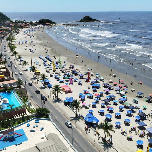 frente para o mar águas cristalinas