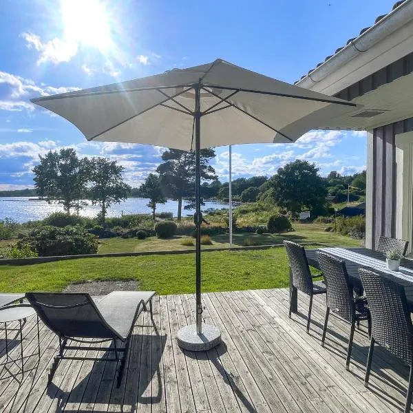 Seaside Home with Stunning Views Overlooking Blekinge Archipelago, hotel in Ronneby