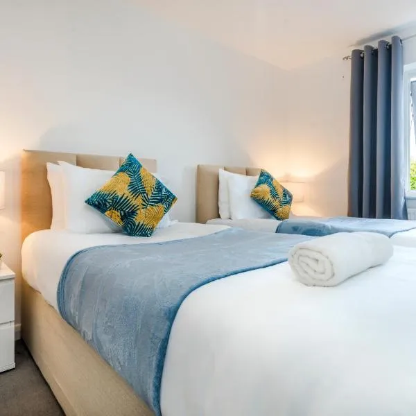 Monmouth House Aylesbury Premier Quality Accommodation For Larger Families Contractors And Professionals Sleeps Up to 6 Guests、Buckinghamshireのホテル
