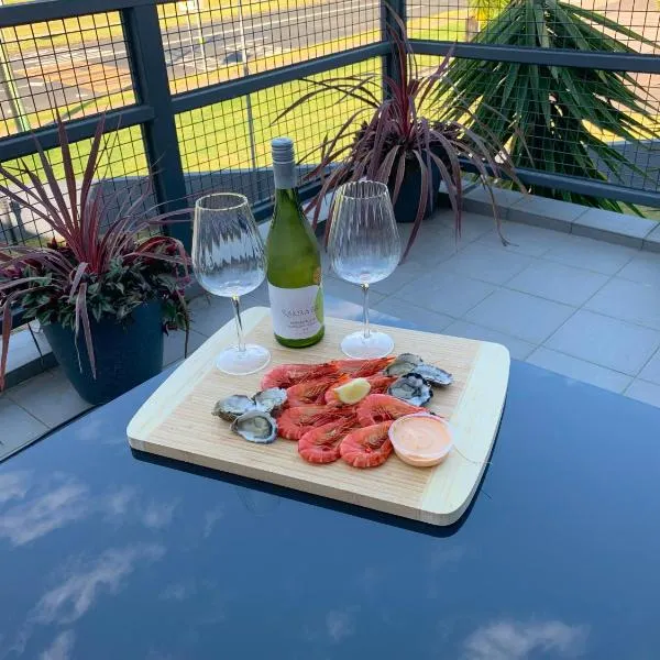 Corrigans Beach View Apartment 211, hotel in Batehaven